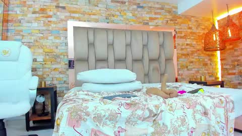 Snapshot of karla_dunn chatting on February 2025 03:06:01 AM Karla online show from February 2025 03:06:01 AM