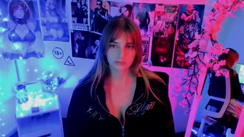 Karla online show from November 2025 03:33:01 PM