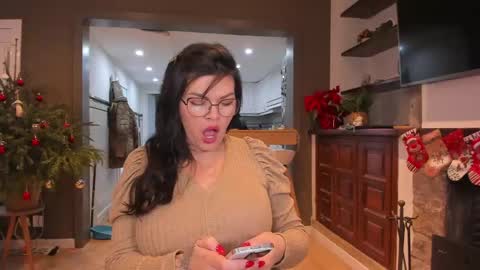 Snapshot of karla_hotwife chatting on December 2024 03:55:02 PM Carla Connor online show from December 2024 03:55:02 PM