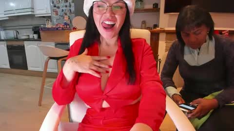 Snapshot of karla_hotwife chatting on December 2024 06:54:02 PM Carla Connor online show from December 2024 06:54:02 PM