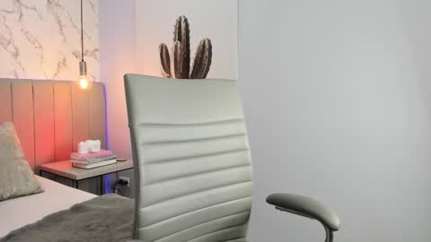 karlla_brown online show from October 2025 04:06:02 PM