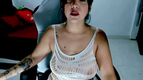 Snapshot of karly_shiine_ chatting on April 2026 12:35:02 AM karly. online show from April 2026 12:35:02 AM
