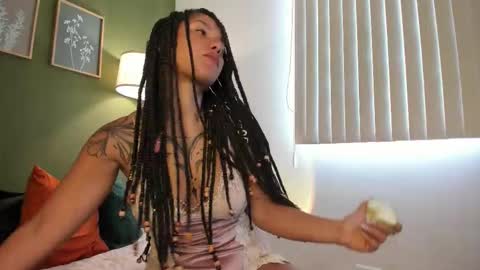 Snapshot of karlye_5 chatting on October 2025 12:16:01 PM Karlye online show from October 2025 12:16:01 PM