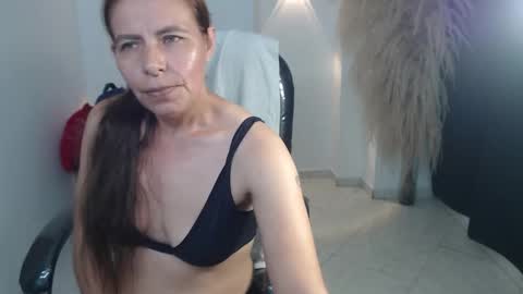 KARLYE online show from January 2026 03:53:02 AM