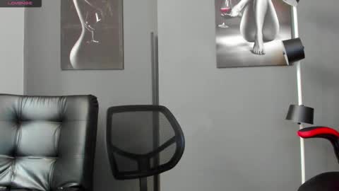   online show from September 2025 04:45:02 PM