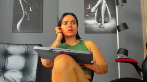   online show from December 2025 03:53:01 PM