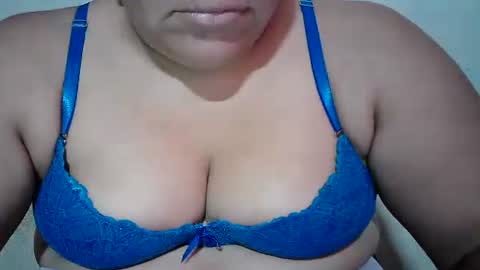 karolbb online show from December 2024 01:10:02 PM