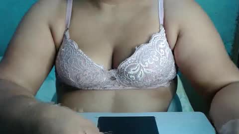 karolbb online show from October 2025 10:43:01 PM