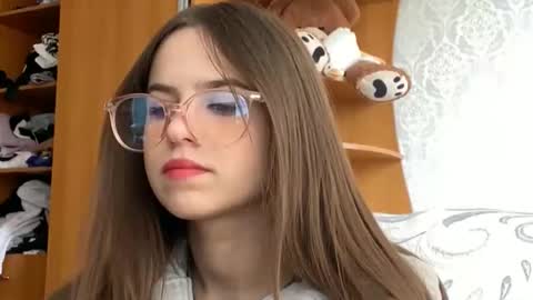 Karolina online show from September 2025 02:00:01 PM