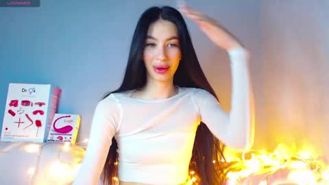 Snapshot of karolina_hottie_ chatting on December 2024 03:06:01 AM Kira online show from December 2024 03:06:01 AM