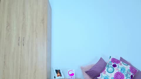 karolinahill online show from December 2024 03:33:02 PM