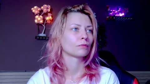 karoline121 online show from December 2025 02:11:01 PM