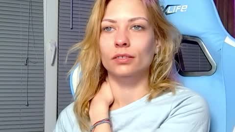 karoline121 online show from March 2026 09:19:02 PM