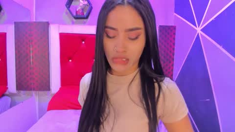 Karol online show from November 2025 12:04:02 PM