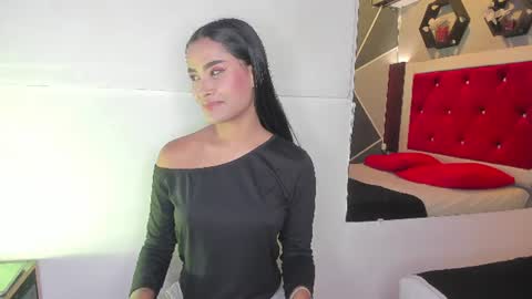 Snapshot of karoll014 chatting on June 2026 01:04:01 PM Karol online show from June 2026 01:04:01 PM