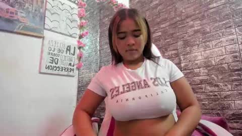 Snapshot of karoll__sex chatting on February 2026 01:27:01 PM KAROLL online show from February 2026 01:27:01 PM