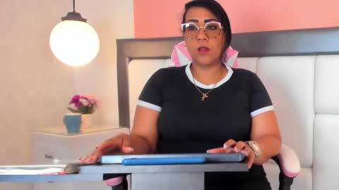 karolwest_ online show from December 2025 11:59:02 AM