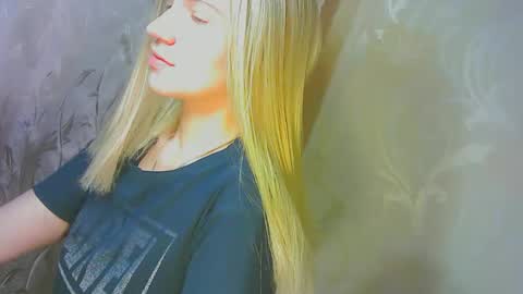 Caroline Fox online show from September 2025 08:25:02 AM