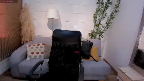 kassmonroe online show from October 2025 12:27:01 PM