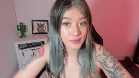 Alicia online show from November 2025 08:22:02 PM