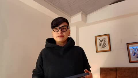 kat paradisse online show from April 2026 12:01:01 PM