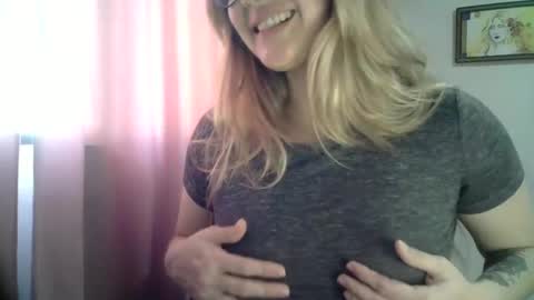 Snapshot of kat_pp chatting on January 2025 02:40:02 PM Kati online show from January 2025 02:40:02 PM