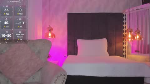 Kat online show from December 2024 11:54:02 AM