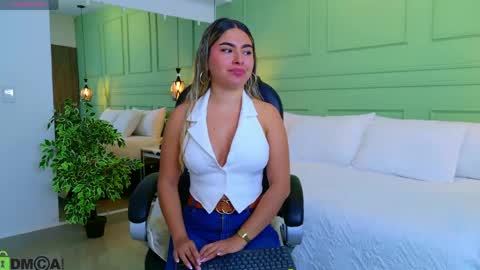 Snapshot of kataliina_18 chatting on April 2026 12:00:02 PM Kat online show from April 2026 12:00:02 PM