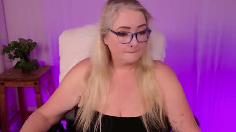 Snapshot of katdsinclair chatting on November 2025 04:55:01 PM Kat D Sinclair online show from November 2025 04:55:01 PM