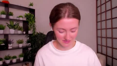 Snapshot of kate_cuddle chatting on September 2025 02:59:02 AM Kate online show from September 2025 02:59:02 AM