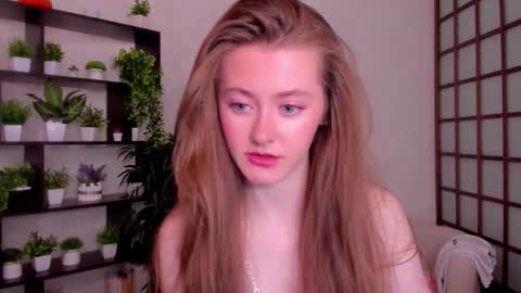 Snapshot of kate_cuddle chatting on October 2025 02:51:02 AM Kate online show from October 2025 02:51:02 AM