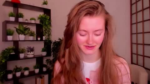 Snapshot of kate_cuddle chatting on October 2025 02:20:02 AM Kate online show from October 2025 02:20:02 AM