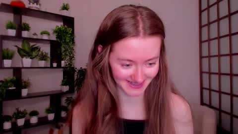 Snapshot of kate_cuddle chatting on October 2025 03:04:02 AM Kate online show from October 2025 03:04:02 AM