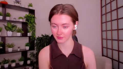 Snapshot of kate_cuddle chatting on October 2025 02:23:02 AM Kate online show from October 2025 02:23:02 AM