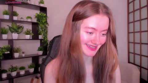 Snapshot of kate_cuddle chatting on October 2025 02:52:01 AM Kate online show from October 2025 02:52:01 AM