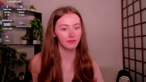 Snapshot of kate_cuddle chatting on June 2026 02:43:02 AM Kate online show from June 2026 02:43:02 AM