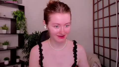 Snapshot of kate_cuddle chatting on July 2026 02:13:02 AM Kate online show from July 2026 02:13:02 AM