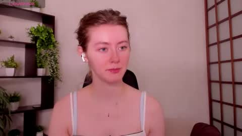 Snapshot of kate_cuddle chatting on July 2026 02:25:02 AM Kate online show from July 2026 02:25:02 AM