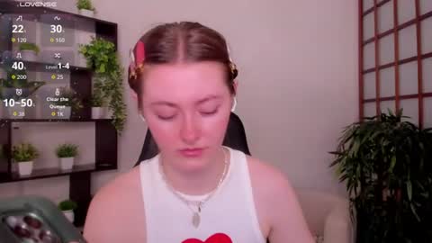 Snapshot of kate_cuddle chatting on July 2026 02:39:01 AM Kate online show from July 2026 02:39:01 AM