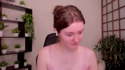 Snapshot of kate_cuddle chatting on July 2026 02:21:02 AM Kate online show from July 2026 02:21:02 AM