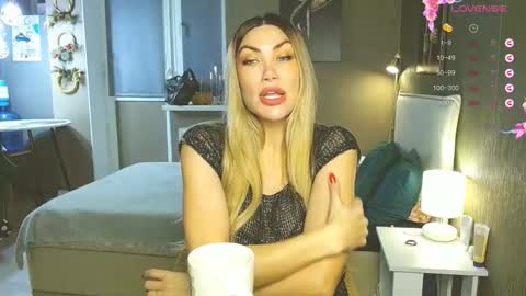 Therapist online show from November 2025 02:14:01 AM