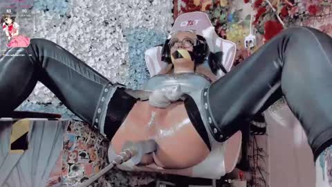 Snapshot of kate_yoshy chatting on February 2025 07:43:01 AM kate the pink girl online show from February 2025 07:43:01 AM