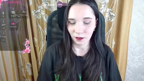 Snapshot of katecrash chatting on October 2025 01:25:02 PM YourKate online show from October 2025 01:25:02 PM