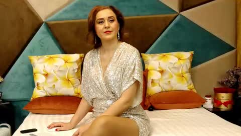 Snapshot of katequeenx chatting on February 2025 10:43:02 PM KateQueenston -- online show from February 2025 10:43:02 PM