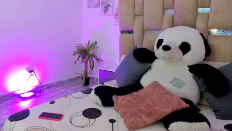 Katerosse2  online show from April 2026 12:11:02 PM