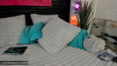 Kates Kurves online show from February 2025 05:56:02 PM