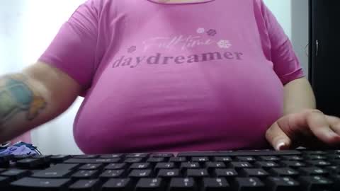 Snapshot of kathybigboobsbbw_ chatting on December 2024 08:34:02 PM kathybigboobsbbw_ online show from December 2024 08:34:02 PM
