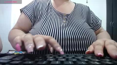 Snapshot of kathybigboobsbbw_ chatting on January 2025 09:25:02 PM kathybigboobsbbw_ online show from January 2025 09:25:02 PM