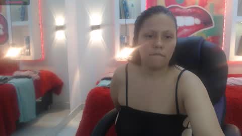 Snapshot of kati_momy chatting on December 2025 02:22:02 PM kati online show from December 2025 02:22:02 PM