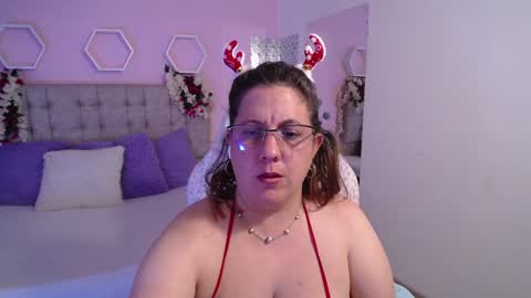 Snapshot of katiee_jones_ chatting on December 2024 04:35:02 PM Katherine online show from December 2024 04:35:02 PM
